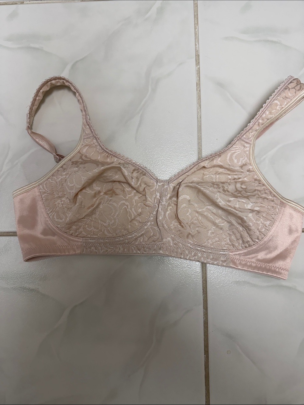 Playtex 18 Hour Sandshell Color Lace Full-Coverage Bra